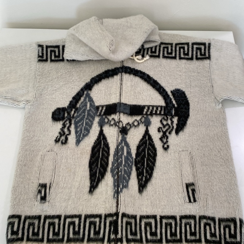- Vintage Ruminahui 100% wool zippered jacket. Indian feather design.